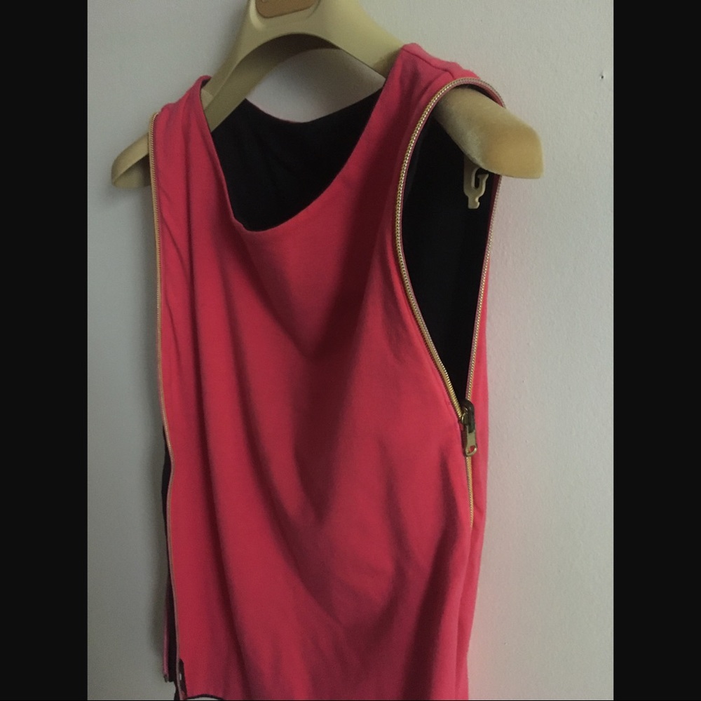 Reservable Color-Block Minimal Sleeveless T-Shirt - image 1
